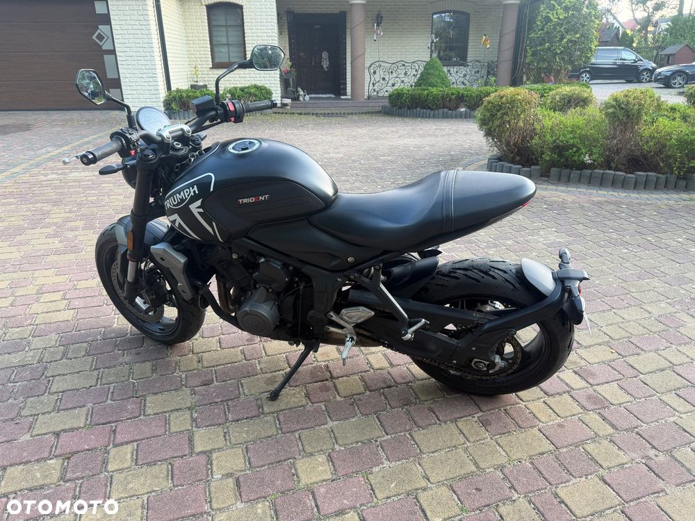 Triumph Trident - 12