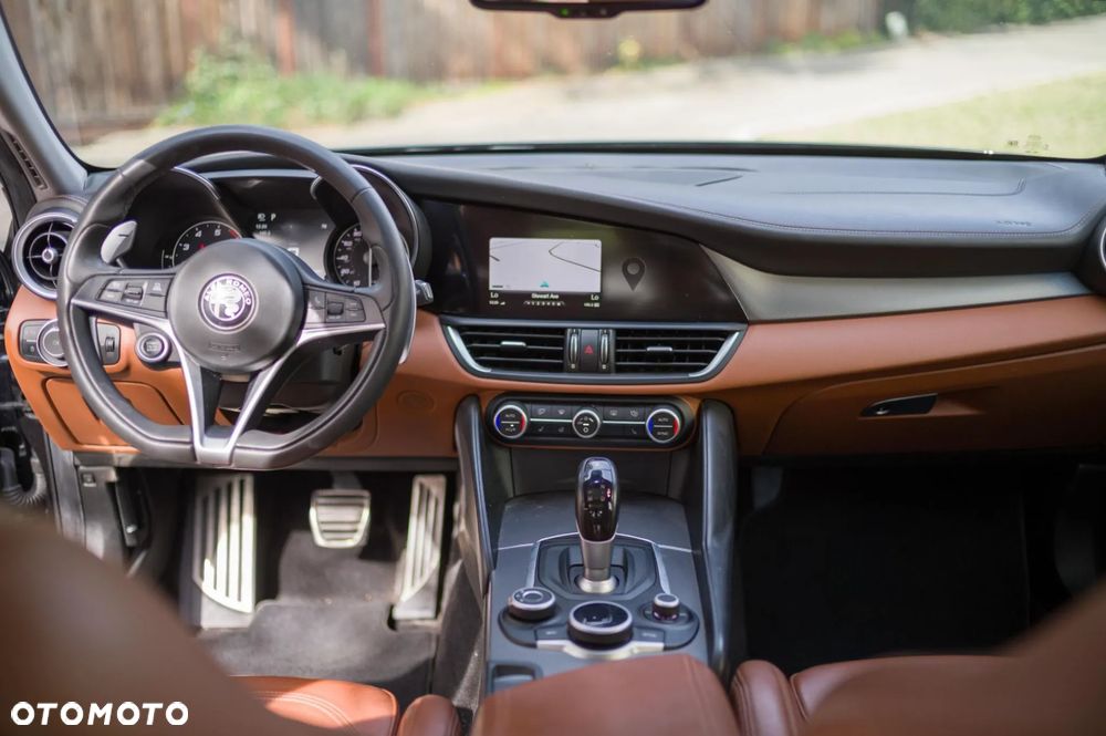 Alfa Romeo Giulia 2.0 Turbo 16V AT8-Q4 Ti - 18