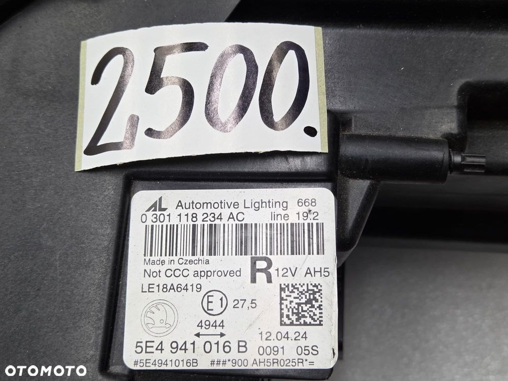 Skoda Octavia IV 20-24r 5E941016B lampa prawy przód Full Led - 11