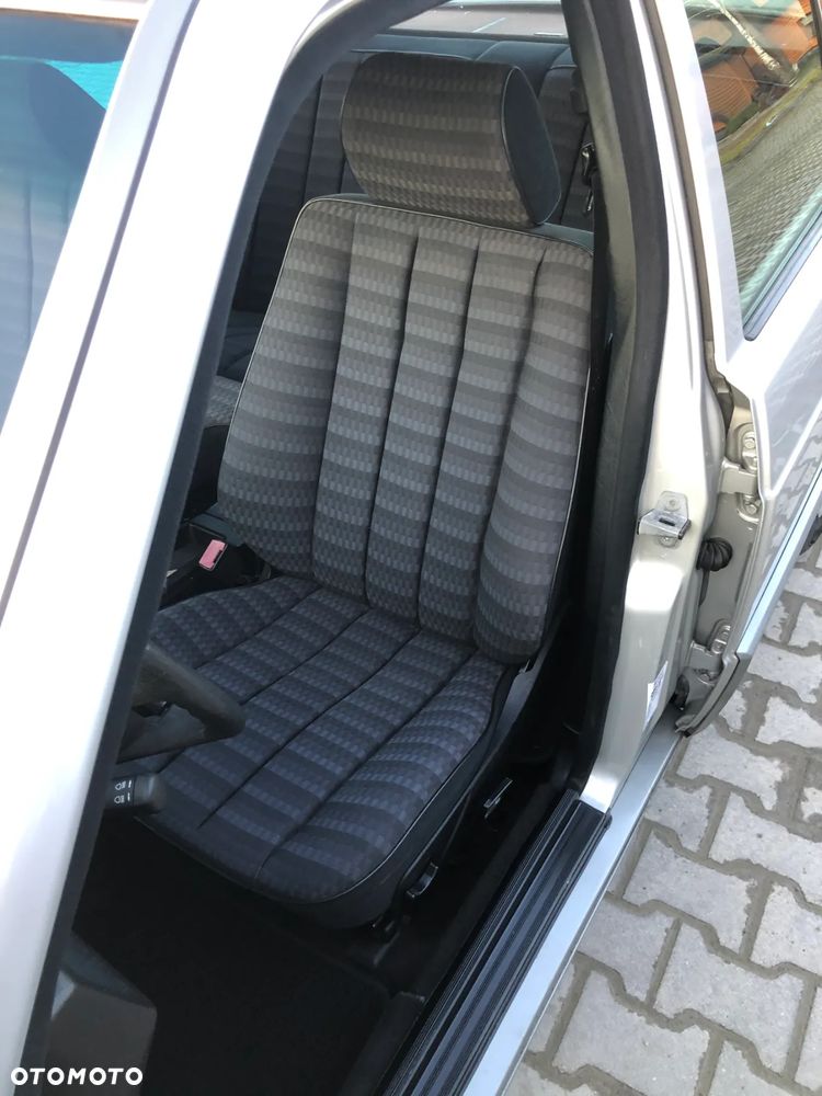 Mercedes-Benz W201 (190) - 14