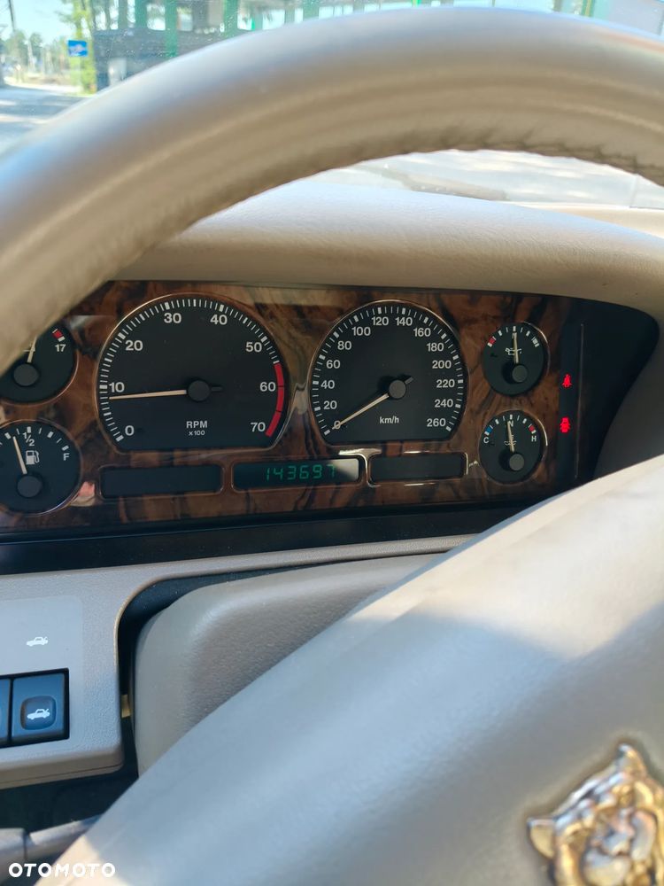 Jaguar XJ - 14