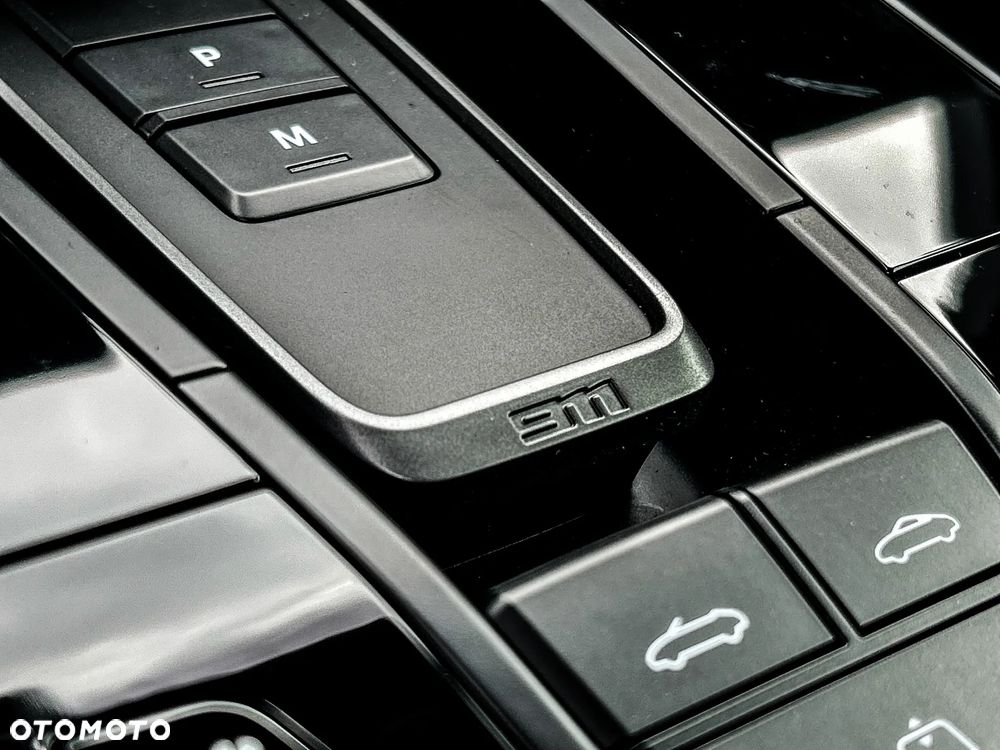 Porsche 911 Carrera 4 GTS Cabrio - 11