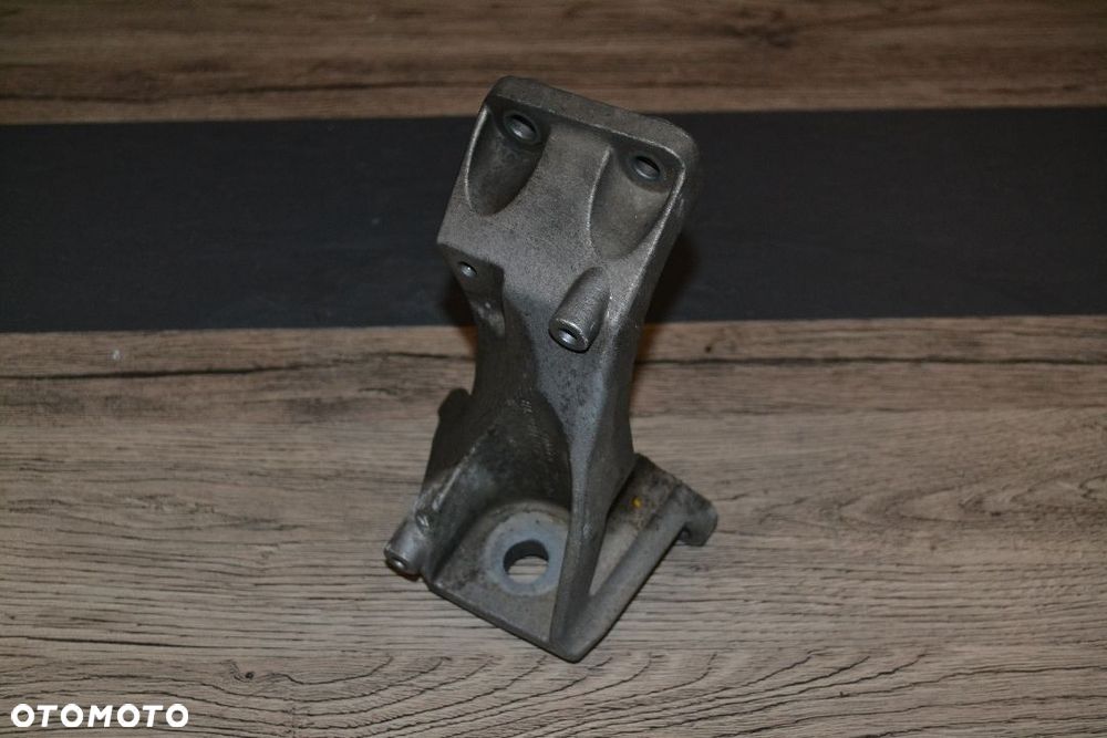 AUDI A4 B6 B7 ŁAPA SKRZYNI BIEGÓW 8E0399114L - 2