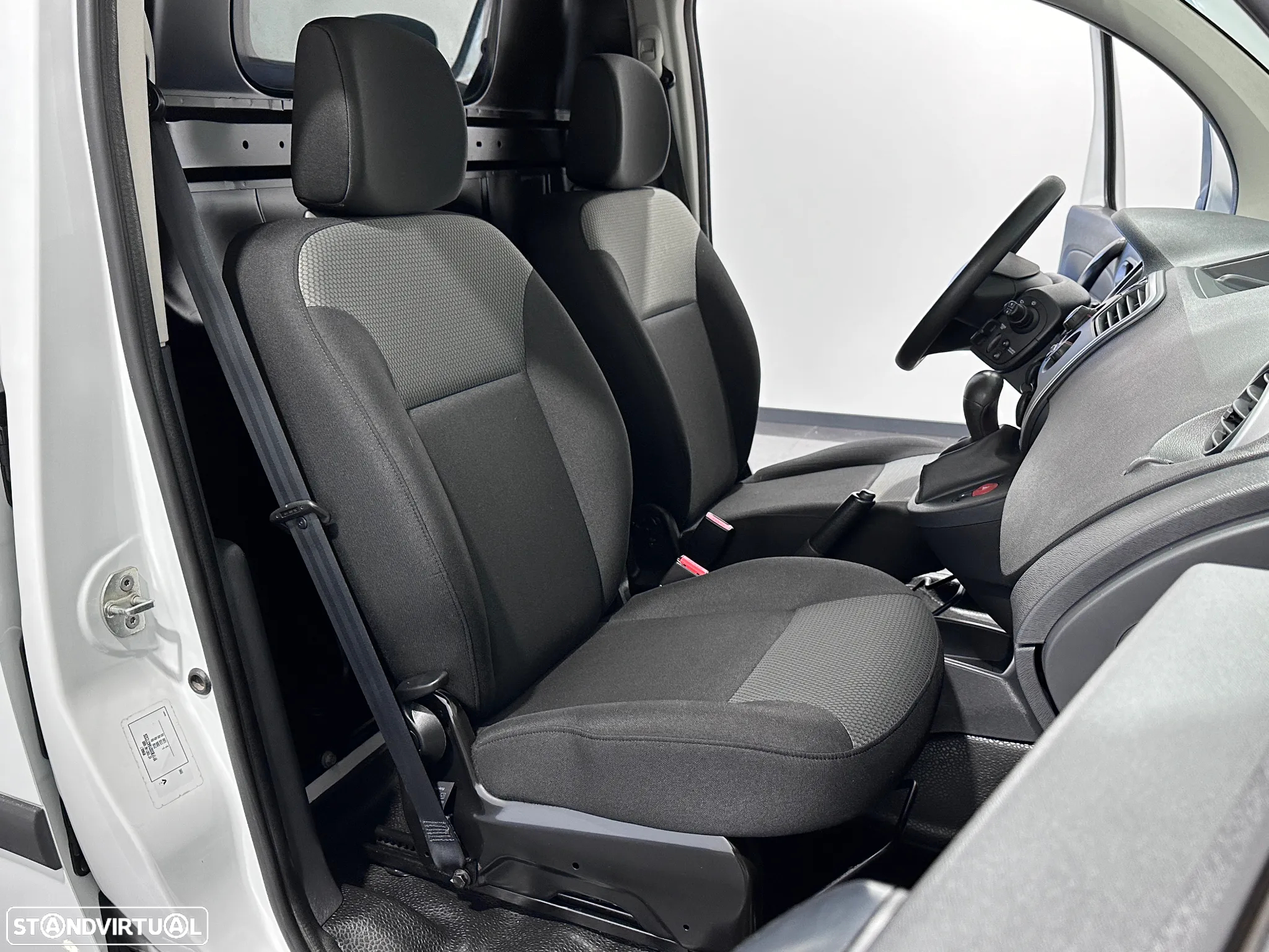 Renault KANGOO Z.E. 33 KW - IVA DEDUTIVÉL - BATERIAS PRÓPRIAS - 29
