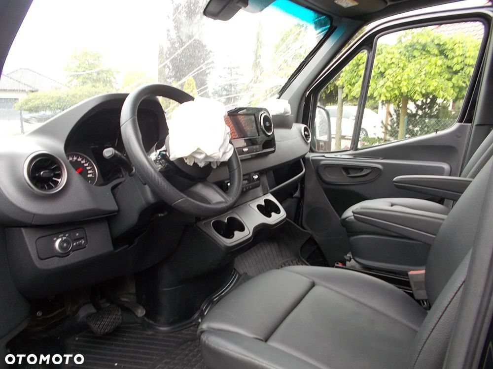Mercedes-Benz Sprinter - 11