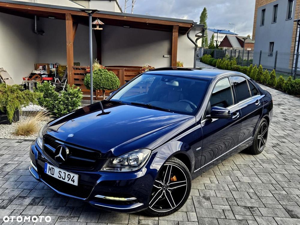 Mercedes-Benz Klasa C 180 CGI BlueEFFICIENCY Avantgarde - 3