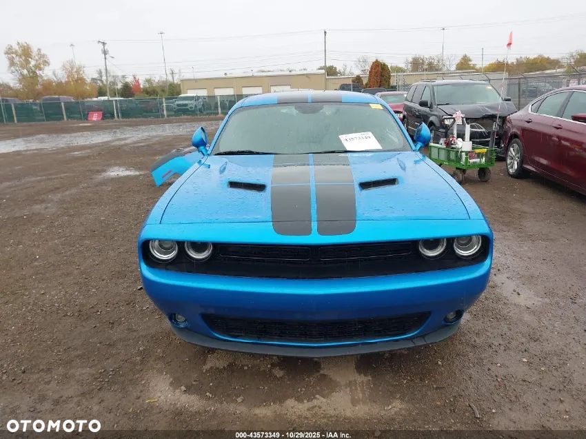 Dodge Challenger - 2