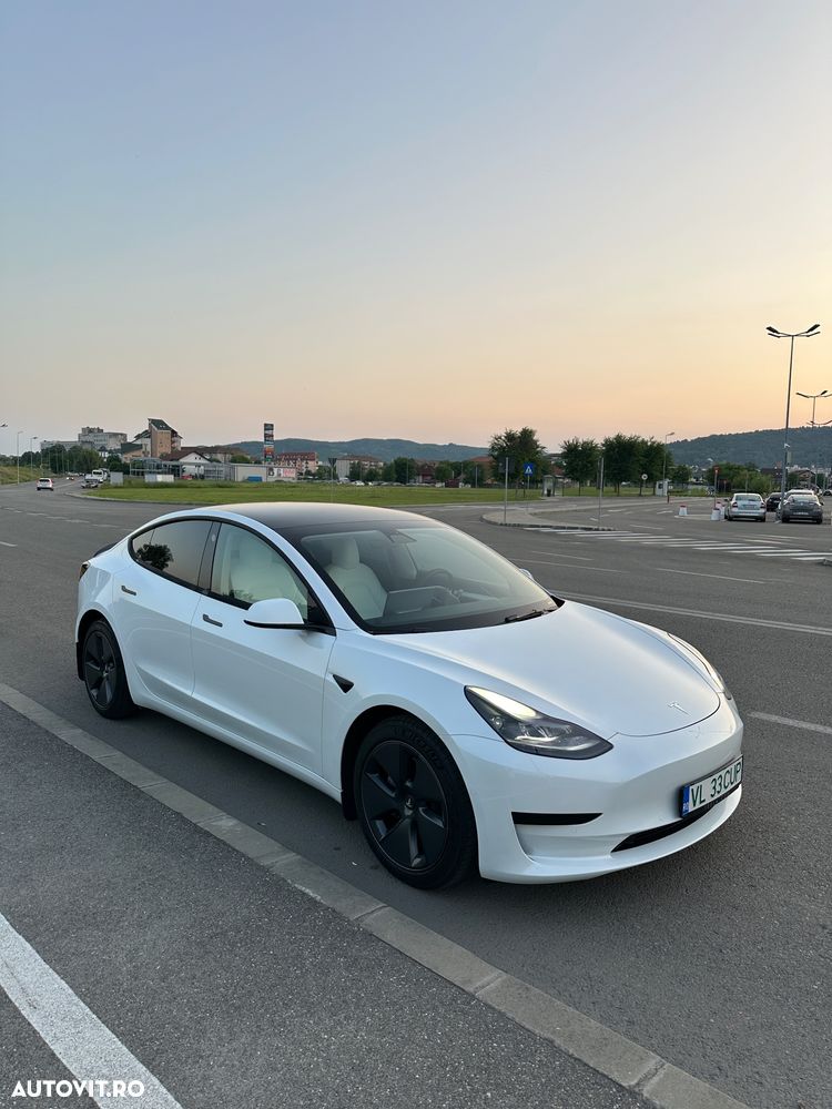 Tesla Model 3 - 1