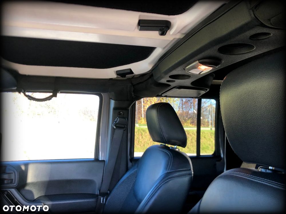 Jeep Wrangler 3.6 Unlim Sahara - 31