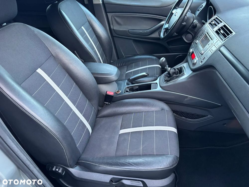 Ford Kuga 2.0 TDCi 2x4 Titanium - 5