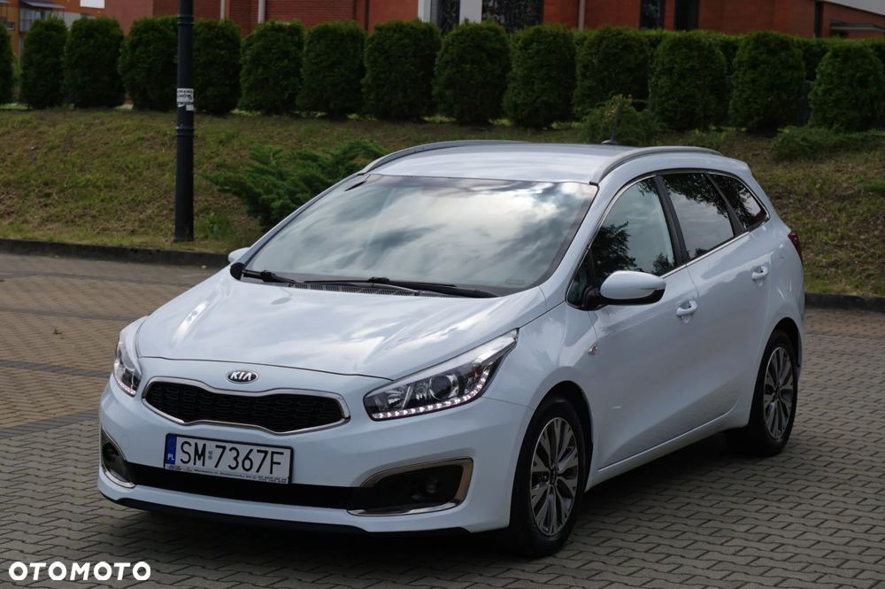 Kia Ceed 1.6 GDI Dream Team Edition - 3