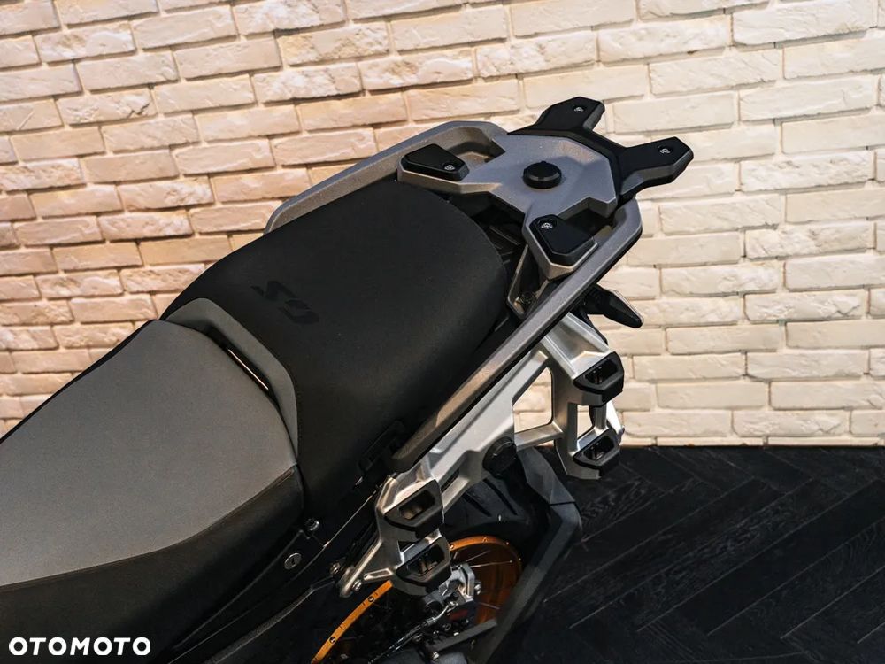 BMW R - 8