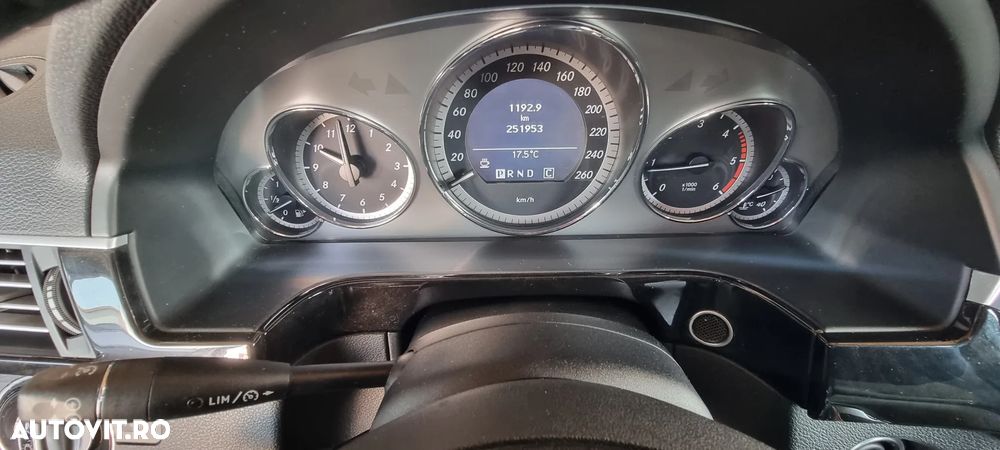 Mercedes-Benz E 220 CDI DPF BlueEFFICIENCY Automatik Avantgarde - 25