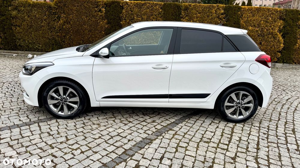 Hyundai i20 blue 1.2 Trend - 12