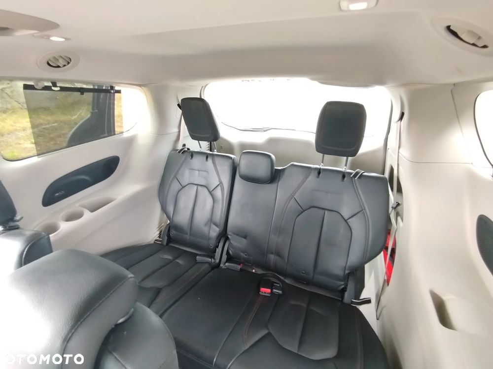 Chrysler Pacifica - 9