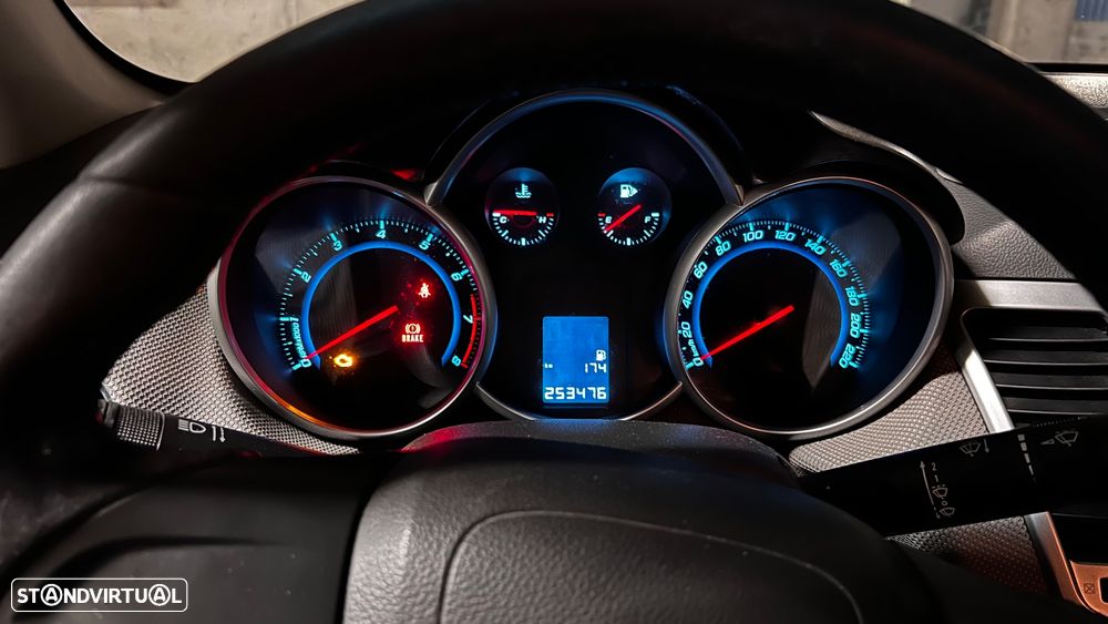 Chevrolet Cruze 1.6 LS - 7