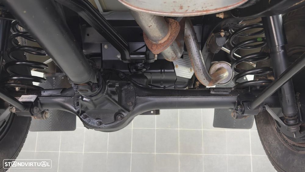 Land Rover Defender 110 DPF SE - 16