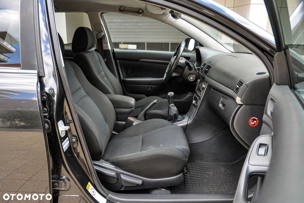 Toyota Avensis - 11