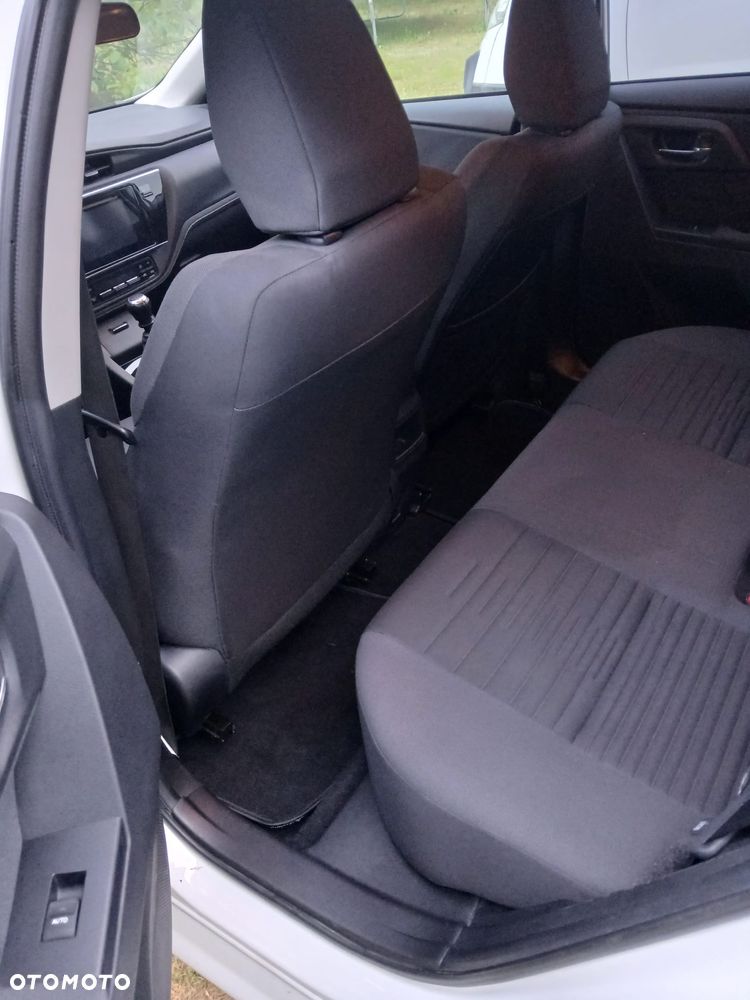 Toyota Auris 1.6 D-4D Prestige - 12