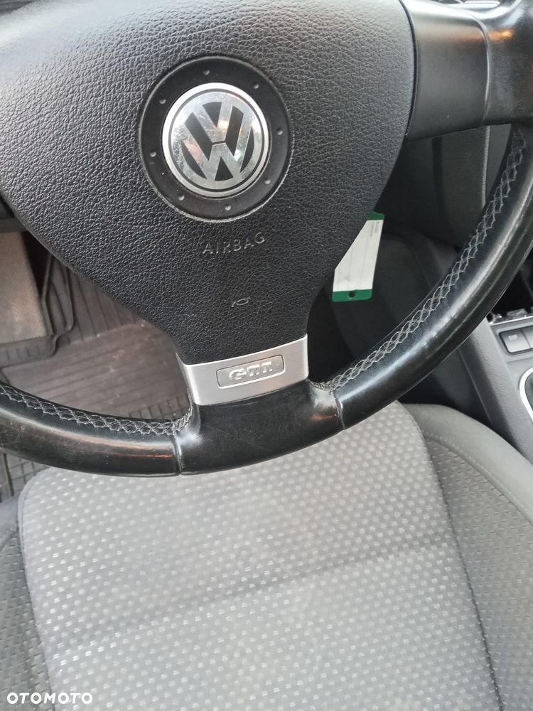 Volkswagen Golf - 8
