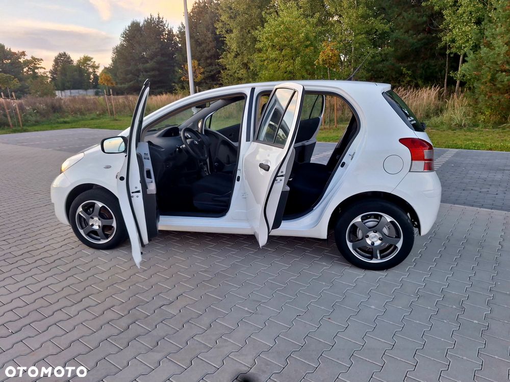 Toyota Yaris - 25