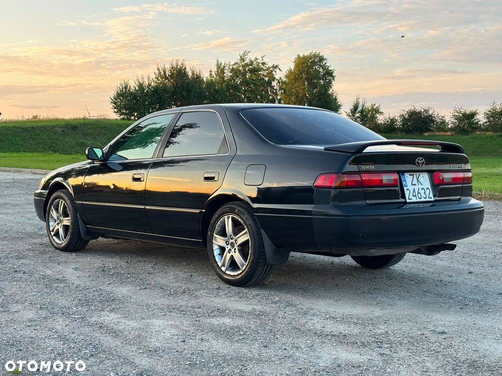 Toyota Camry - 6