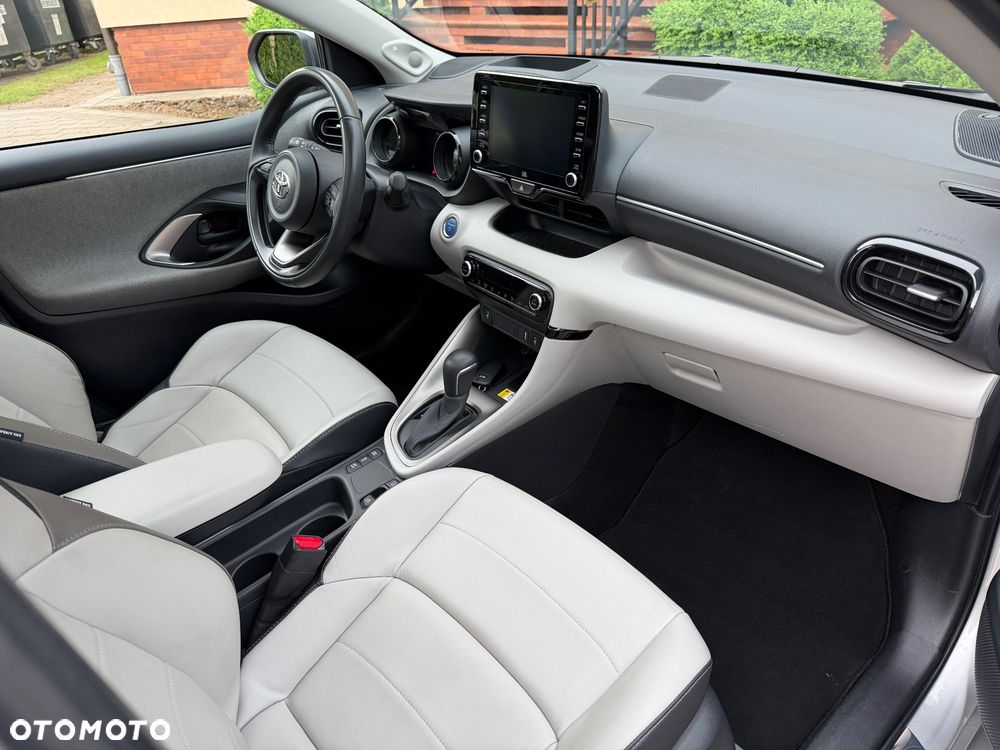 Toyota Yaris Hybrid 100 Premium - 5