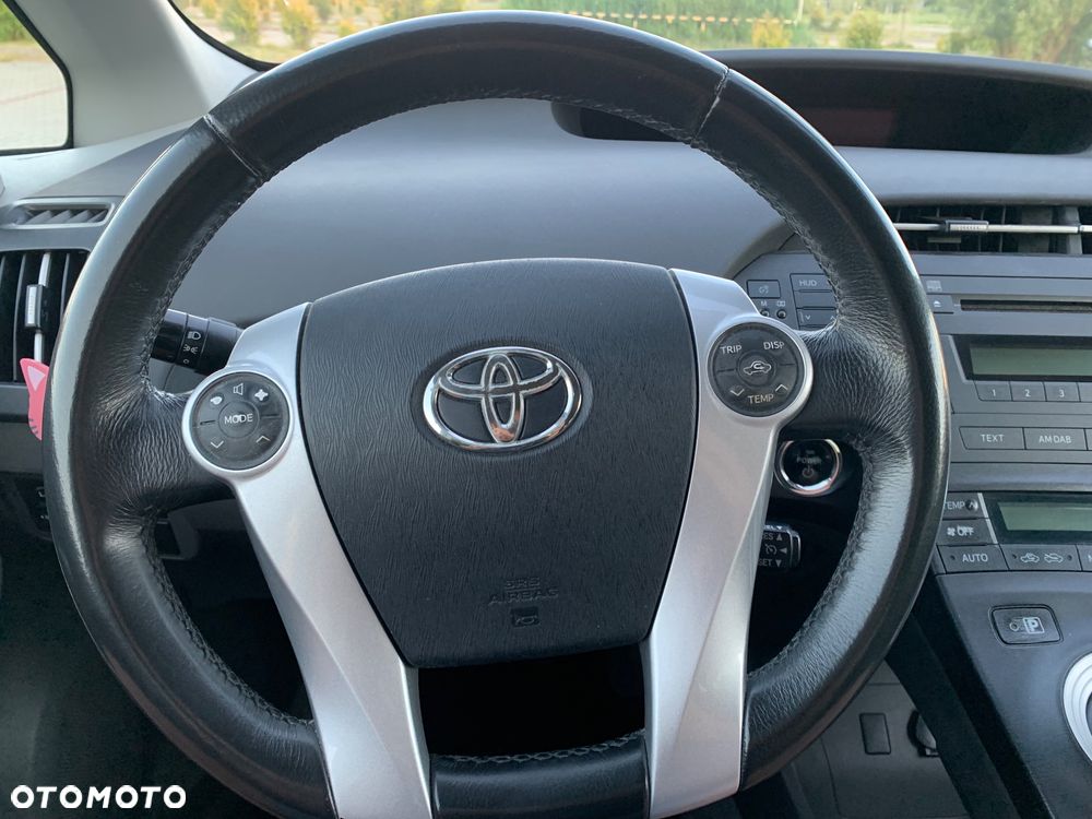 Toyota Prius (Hybrid) Life - 19