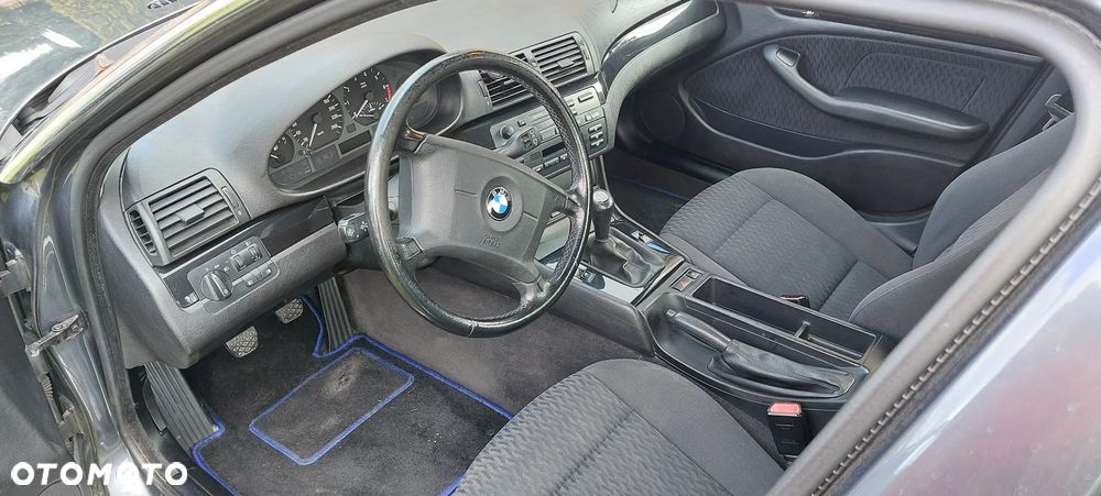 BMW Seria 3 323i - 10