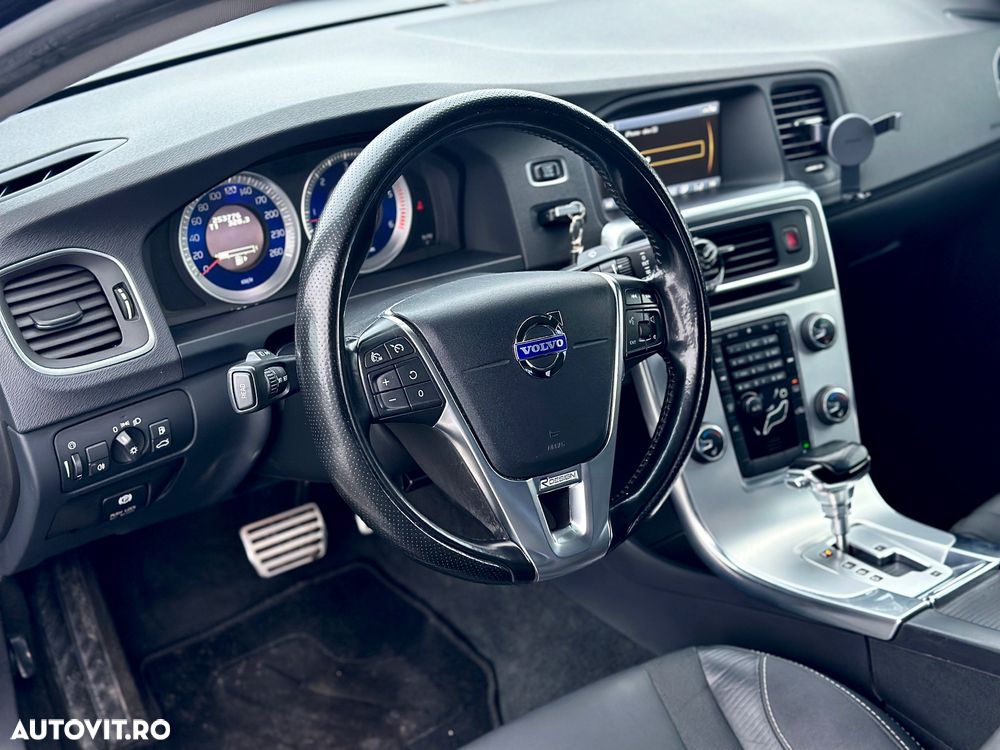 Volvo S60 D5 AWD Geartronic RDesign - 6