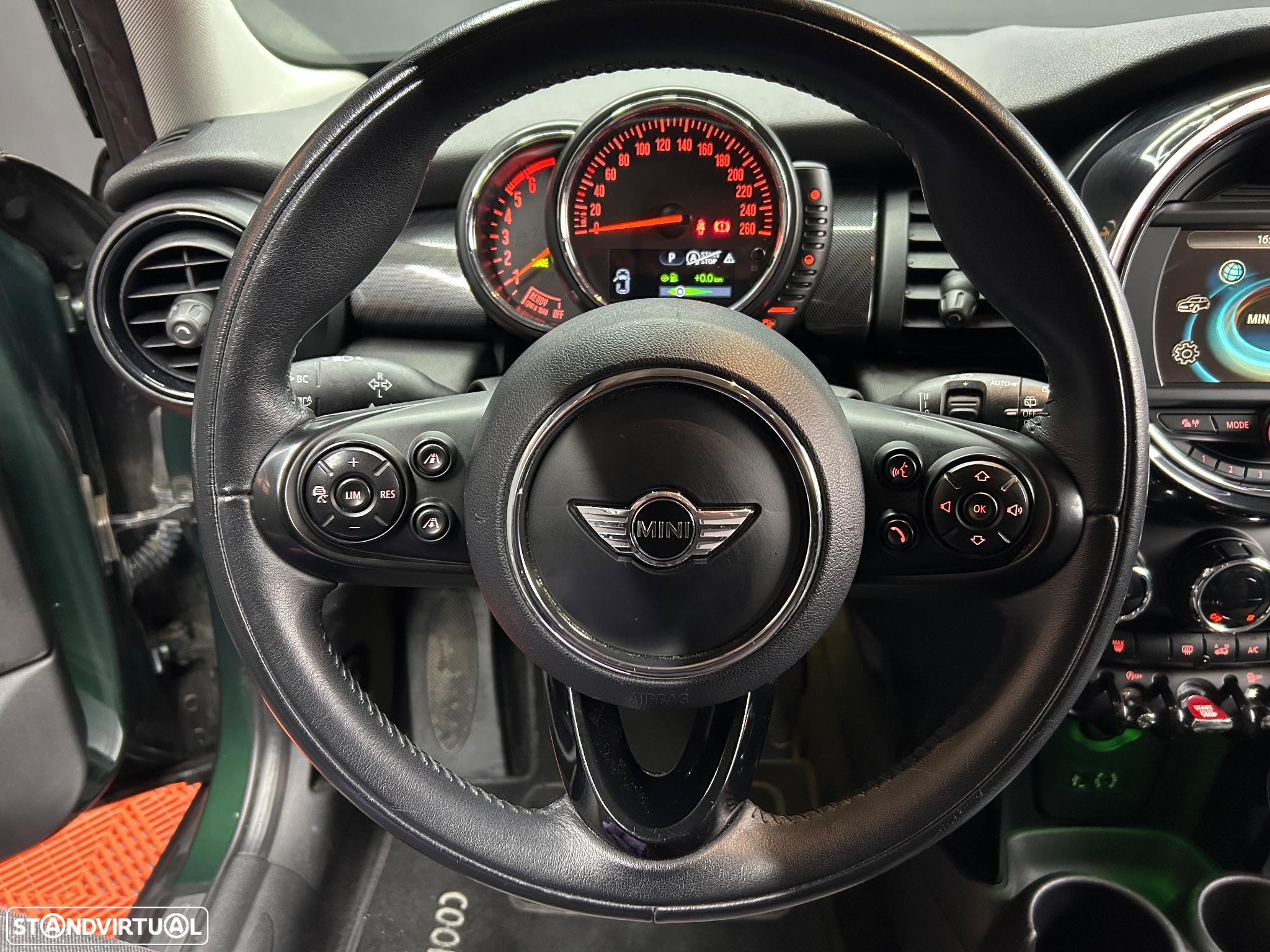 MINI 5 Portas Cooper D Auto - 9
