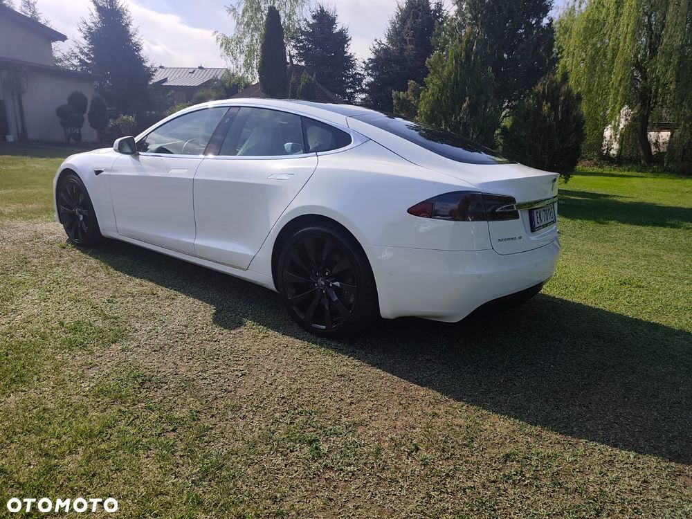 Tesla Model S - 4