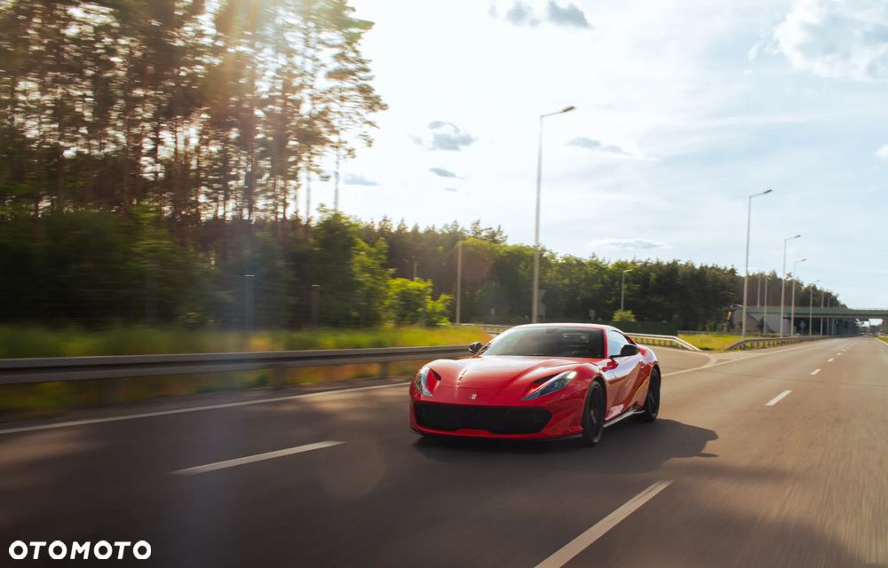 Ferrari 812 Superfast - 24