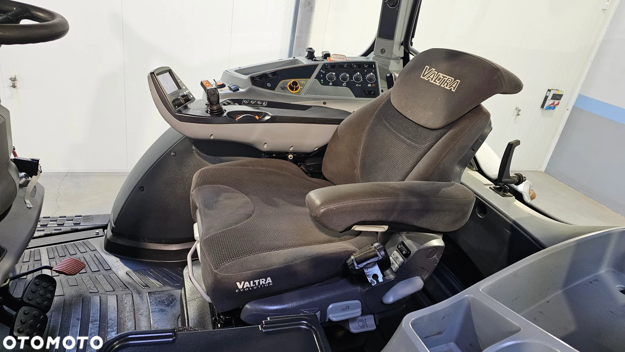 Valtra T 154 Active Biała Perła T174 Versu pod GPS N154 Versu - 13