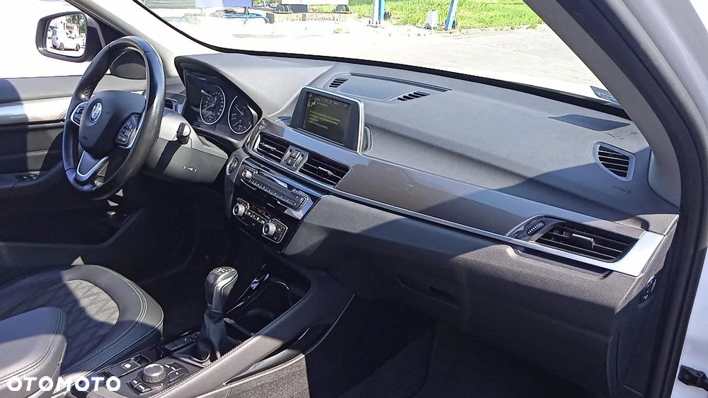 BMW X1 sDrive18d xLine - 27