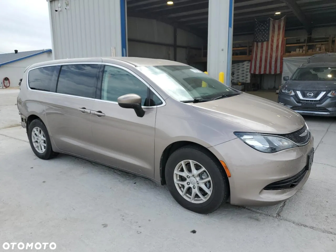 Chrysler Pacifica - 2