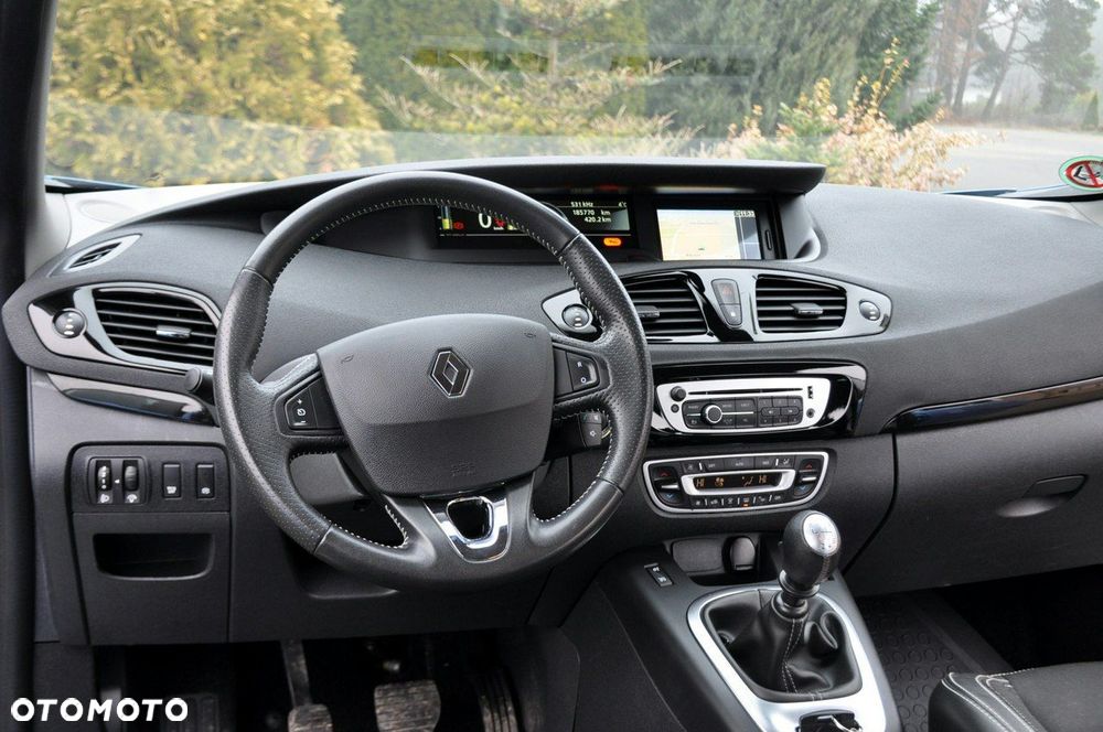 Renault Grand Scenic - 32