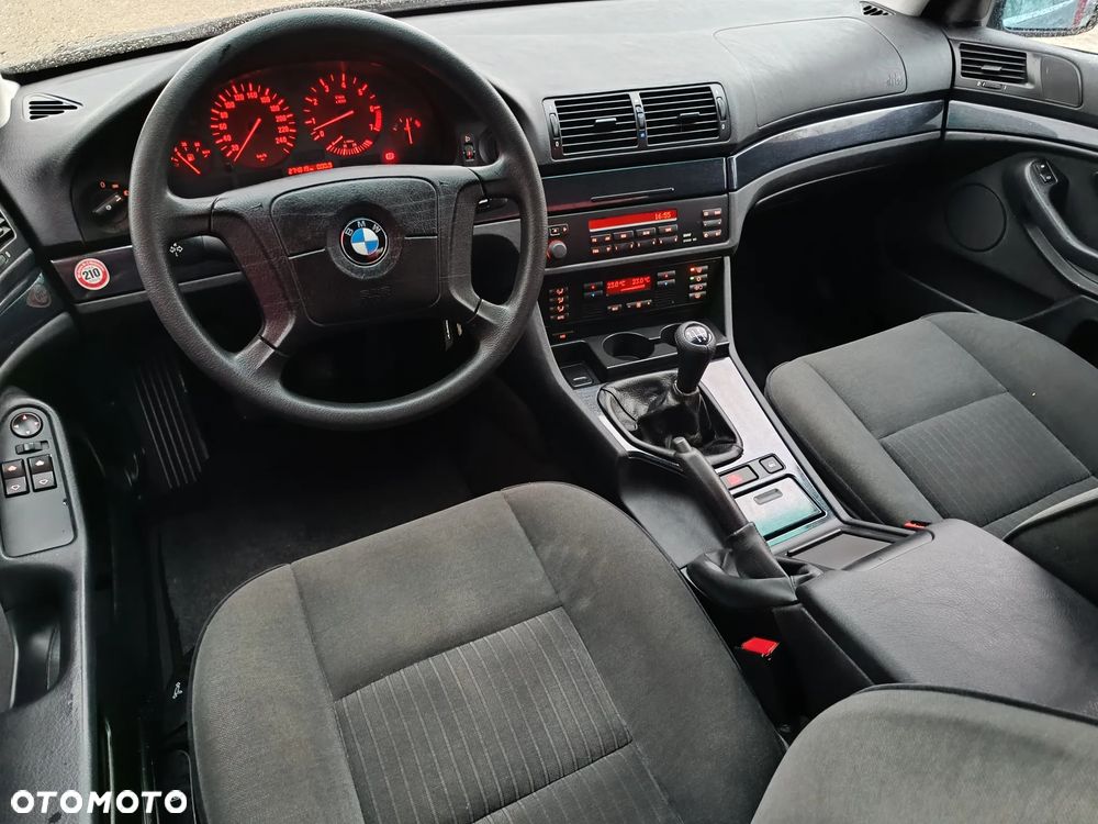 BMW Seria 5 523i - 24
