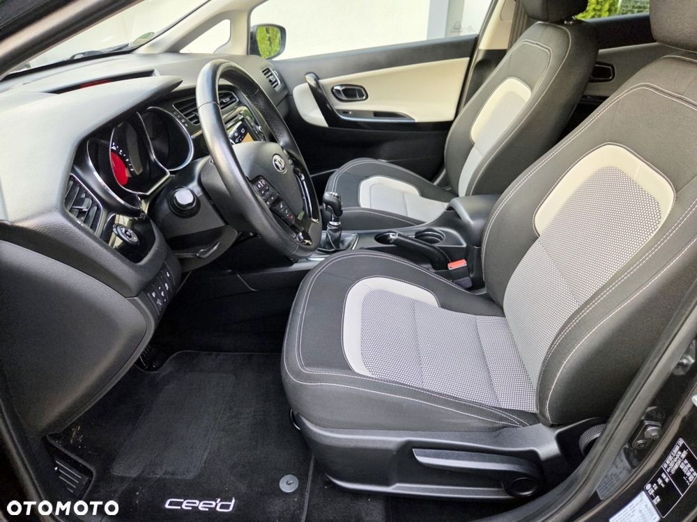 Kia Ceed 1.6 GDI Dream Team Edition - 15