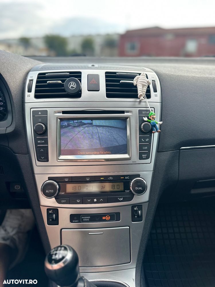 Toyota Avensis - 8