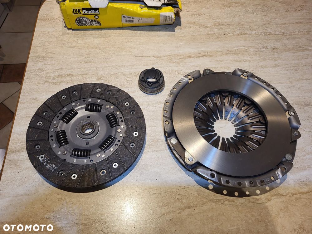 Zestaw sprzęgła z łożyskiem wyciskowym sprzęgło  AUDI 100 C3, A4 B5, A6 C5, A8 D2; VW PASSAT B5, PASSAT B5.5 2.5D 01.90-05.05 - 1