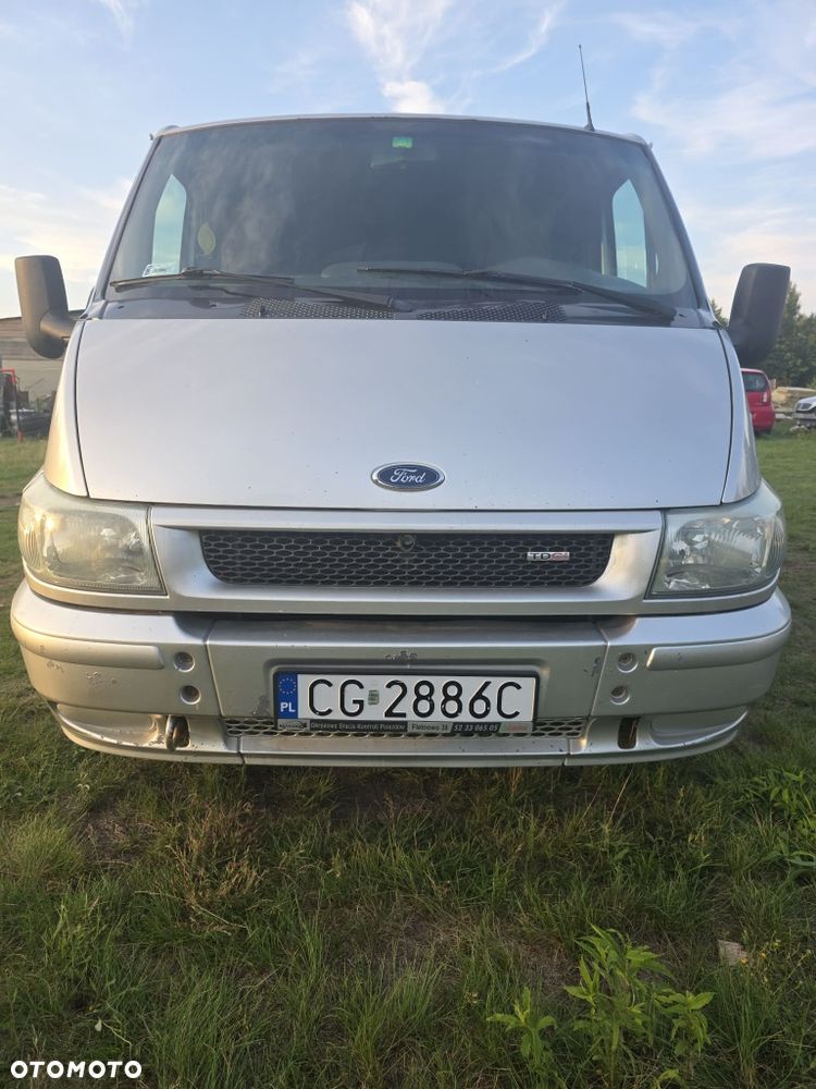 Ford Tourneo Custom - 1