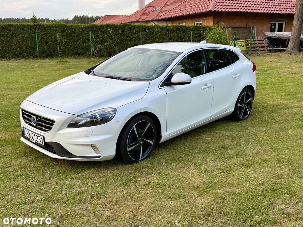 Volvo V40 D2 Drive-E R-Design Momentum - 1