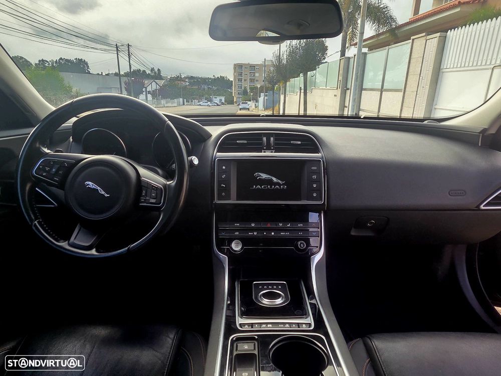 Jaguar XE 2.0 D Portfolio Aut. - 12