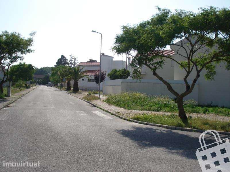Oportunidade! Lotes de terreno com área de construção  350m2, em zona - Grande imagem: 3/4