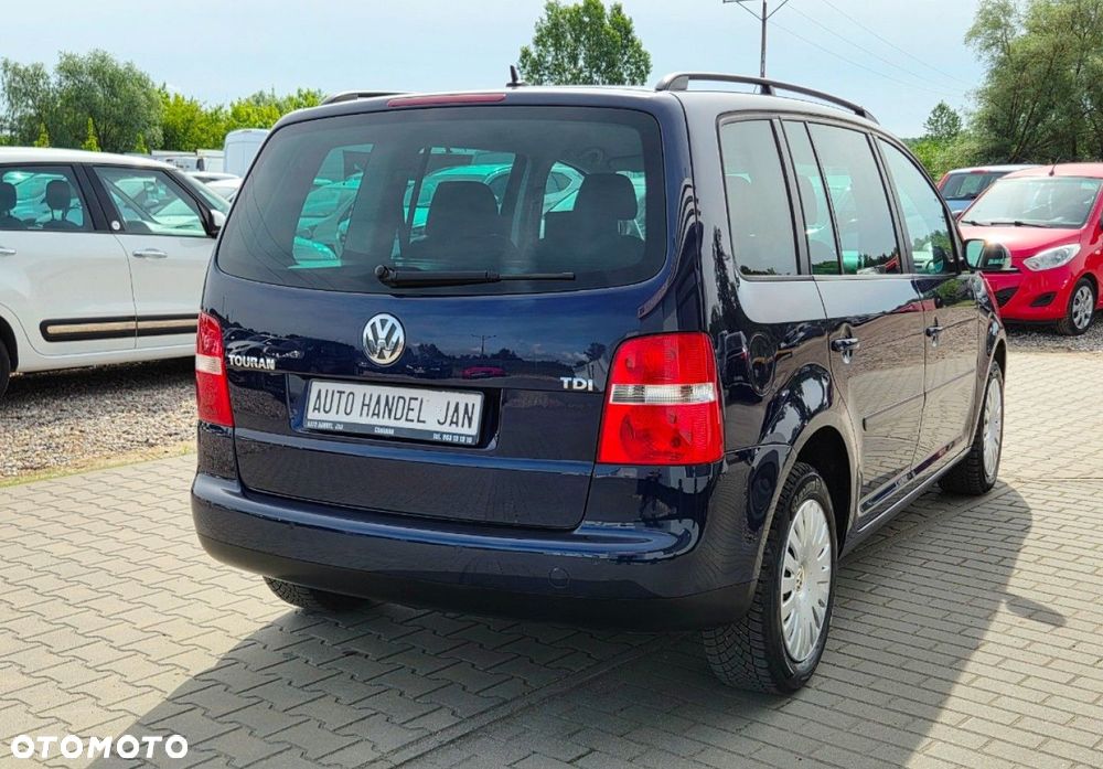 Volkswagen Touran - 4