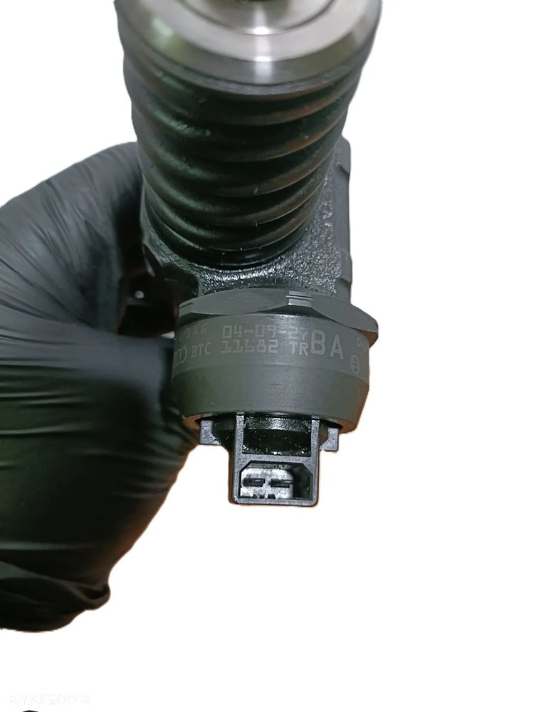 * VOLKSWAGEN GOLF V 03-09 r. 1,9 TDI POMPOWTRYSK wtryskiwacz 0414720215 - 6