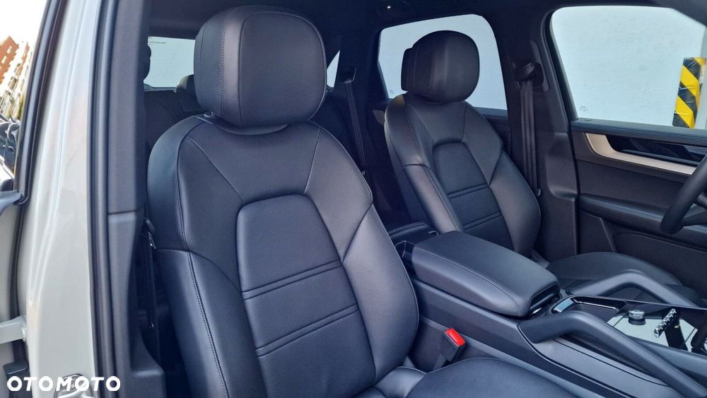 Porsche Cayenne - 21
