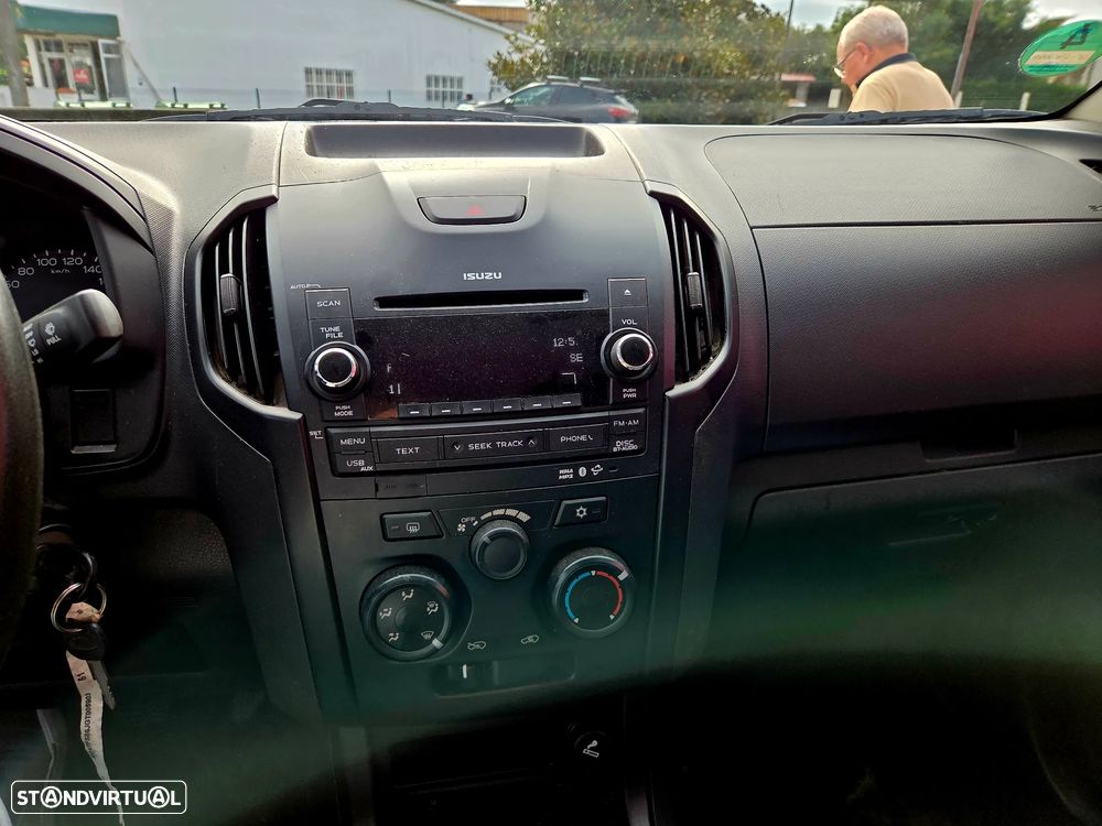 Isuzu D-Max 4x4 Cabine Dupla Custom - 11