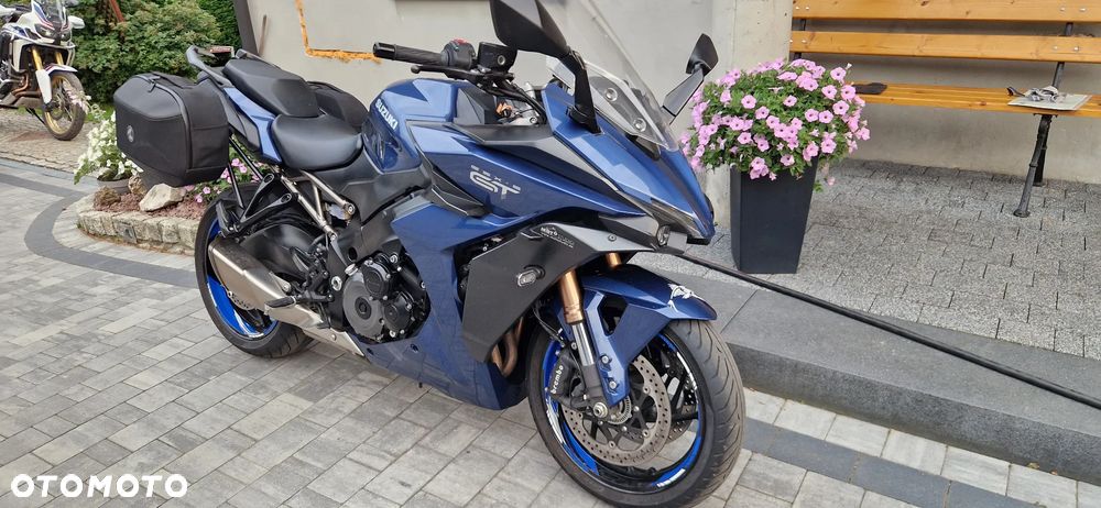 Suzuki GSX - 2